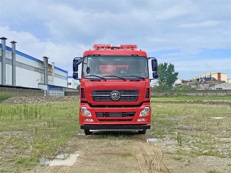 🚒 消防车大揭秘：城市里的"红色守护神"到底有多硬核？